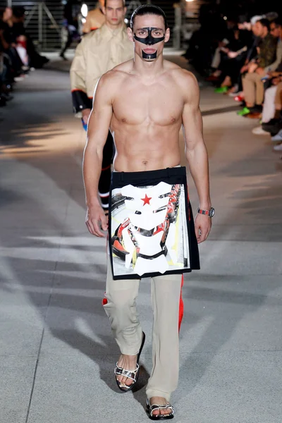 Look 45